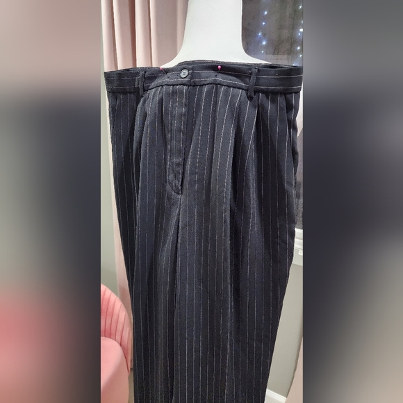 Pin stripe black pants size 10 - Picture 4 of 4